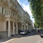 1 Bedroom Apartment Near Hyde Park