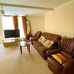 1 Bedroom Apartment Near Hyde Park