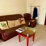 1 Bedroom Apartment Near Hyde Park